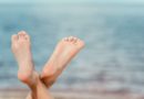 Przebarwienia i plamy na nogach i stopach – co mogą oznaczać?